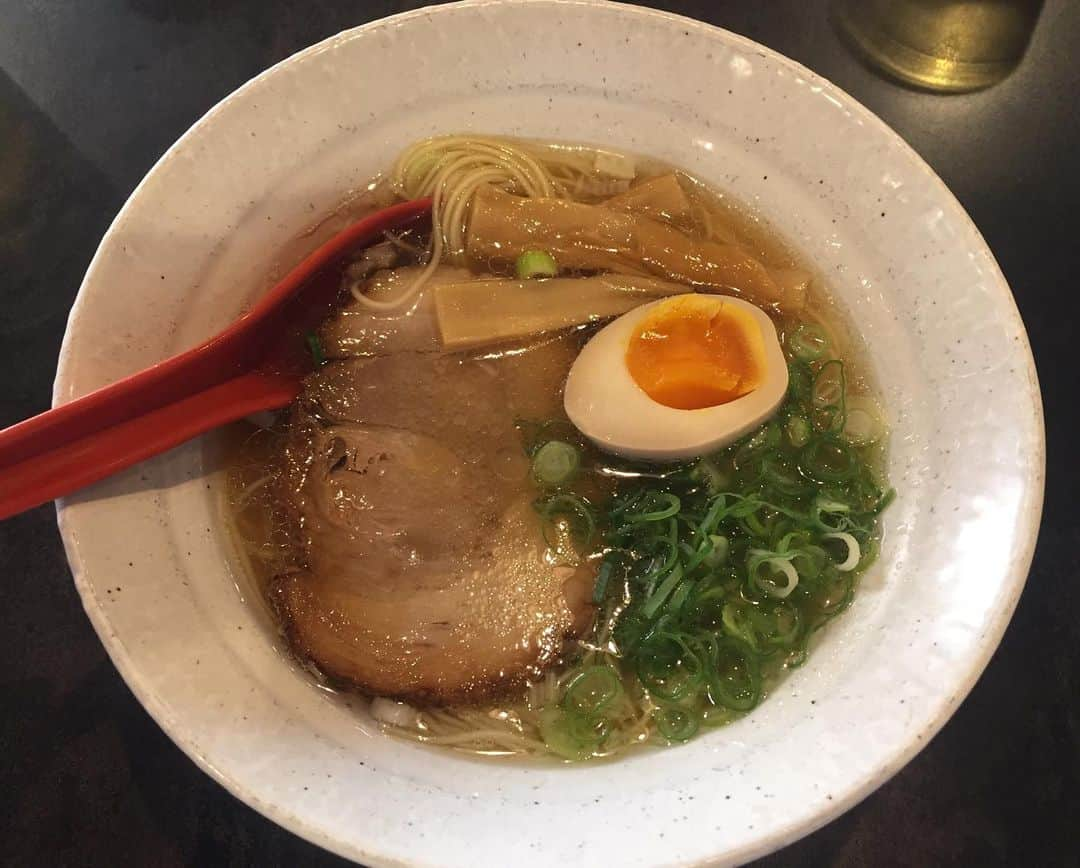 みうなさんのインスタグラム写真 - (みうなInstagram)「ラーメン好きにおススメされて食べにきた、牛骨ラーメン🍜  #ラーメン #塩 #スープが美味しい」9月16日 17時16分 - miuna_saito