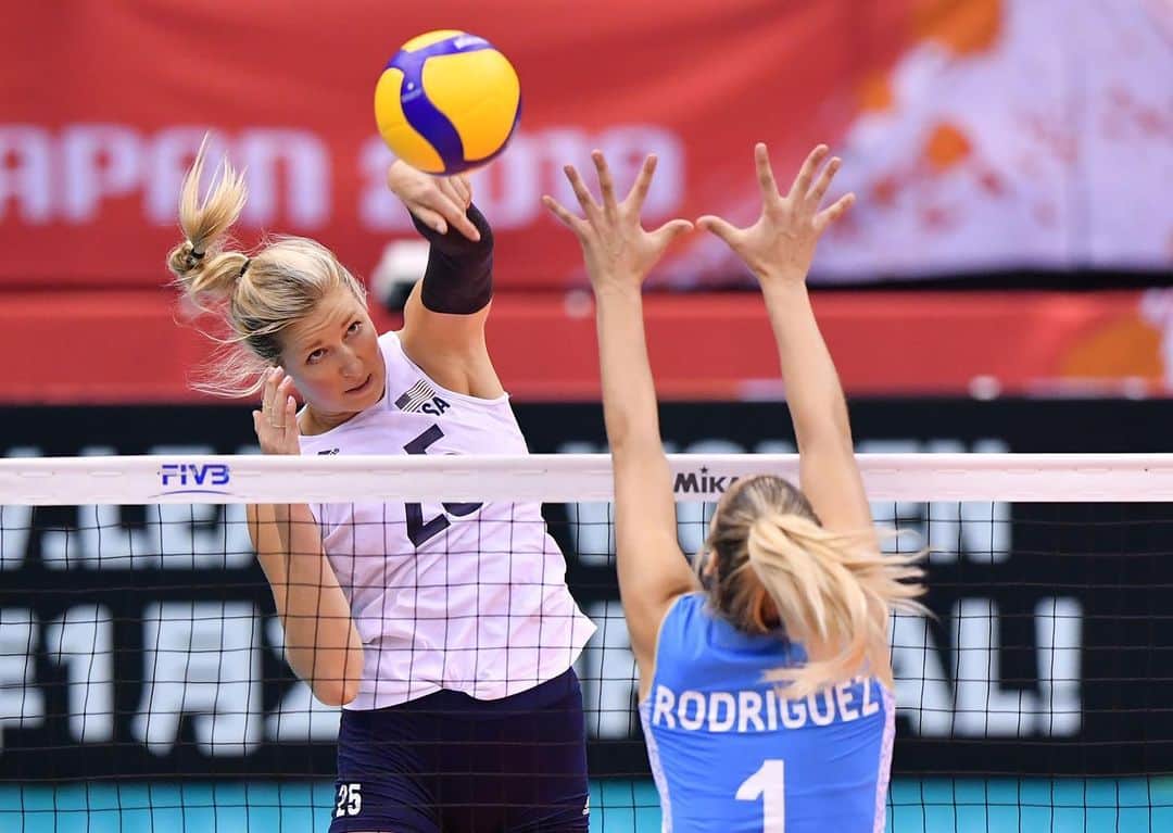 USA Volleyballさんのインスタグラム写真 - (USA VolleyballInstagram)「Karsta Lowe scored 22 points in leading @usavwnt past Argentina in 4 sets to remain undefeated in the #FIVBWWCup through 3 matches. @teamusa has an off day before facing Netherlands on Wednesday. --- Recap on usavolleyball.org. 📸 @volleyballworld」9月16日 17時13分 - usavolleyball