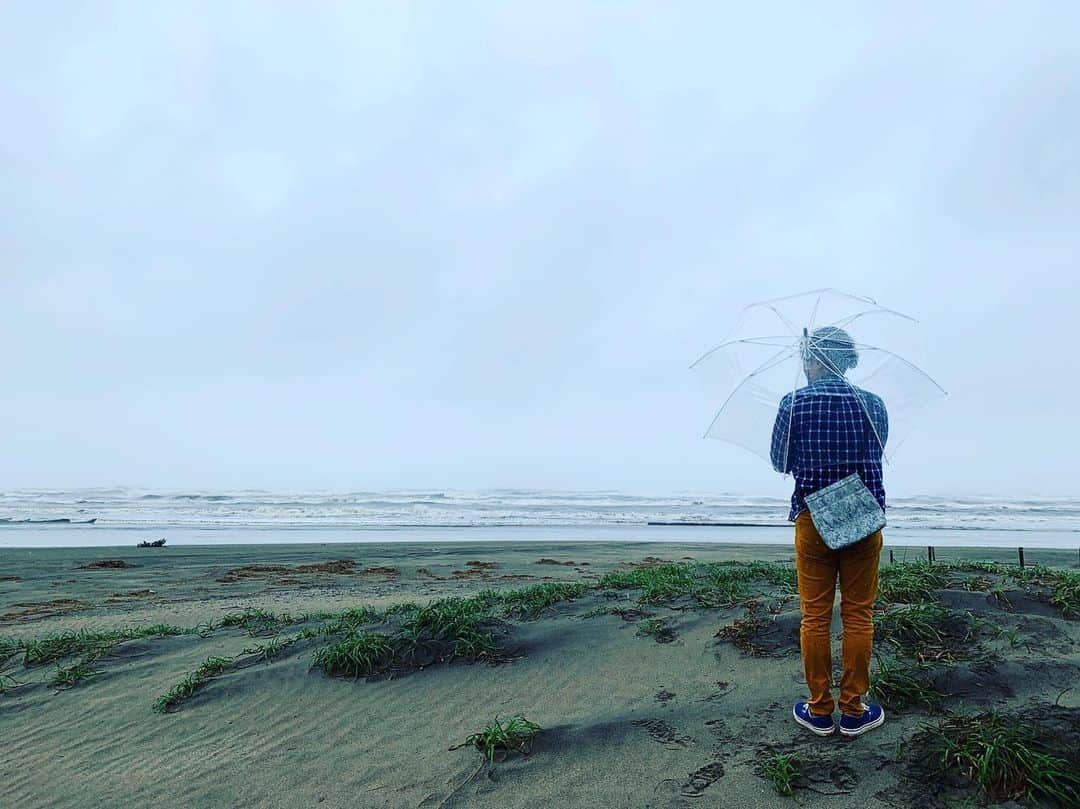 金子貴俊のインスタグラム：「夏が終わった海  嫌いじゃないんだなぁー  #海#sea #オーシャン#ocean #アウトドア#outdoor#nature #japanesesea」