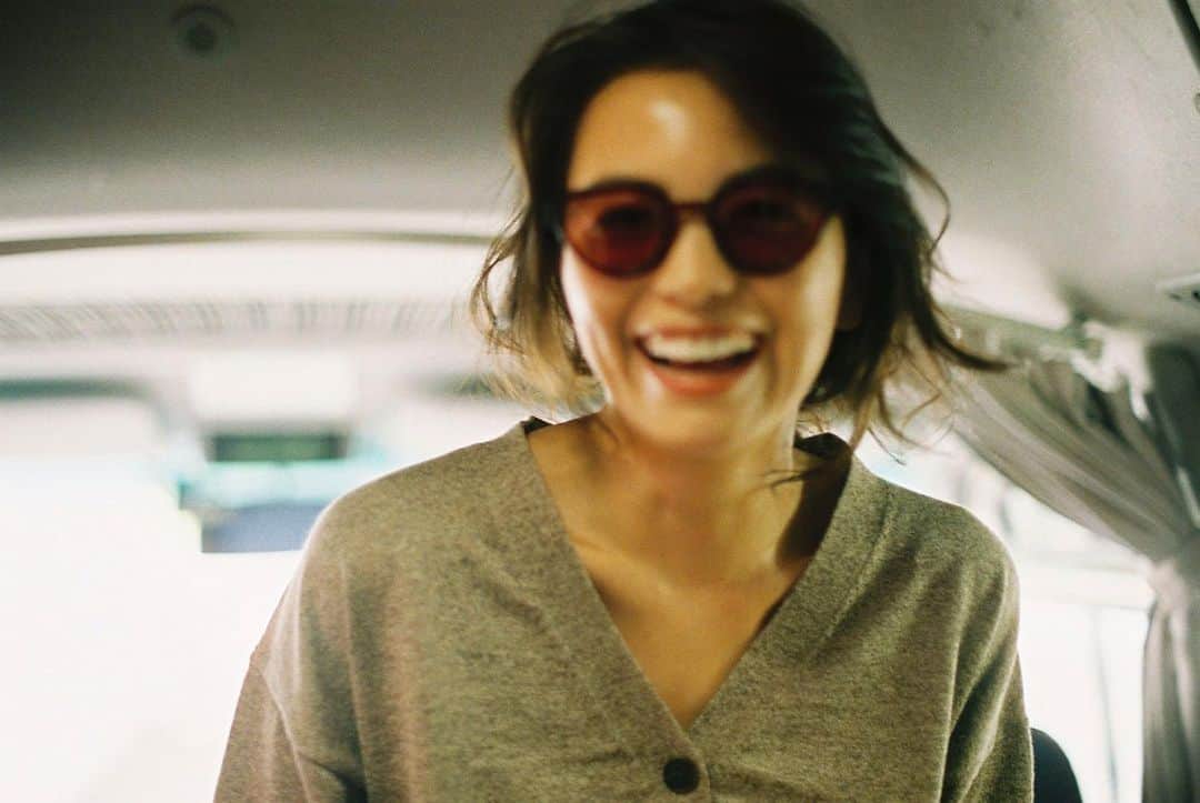 花盛友里のインスタグラム：「みっこさん。 可愛くって性格もだいすきー！ 撮影後にパパラッチパシャ」