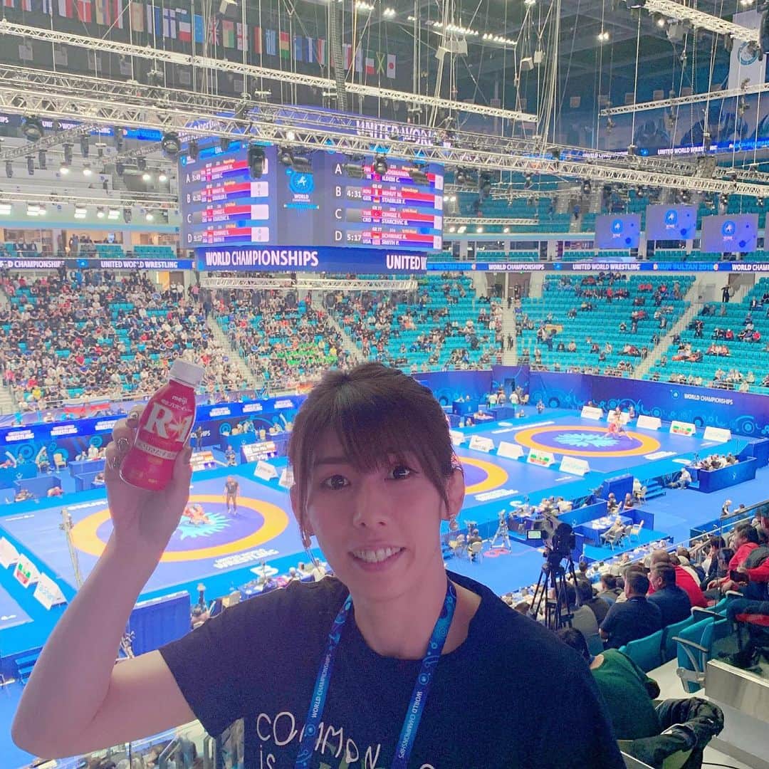 吉田沙保里さんのインスタグラム写真 - (吉田沙保里Instagram)「レスリング世界選手権inカザフスタン🇰🇿 この大会でメダルを獲得すると、東京2020の代表に内定します！！ がんばれー日本選手🇯🇵 私もR-1飲んで、明日から解説を頑張ります😊 #レスリング世界選手権 #カザフスタンでもR1」9月16日 17時30分 - saori___yoshida