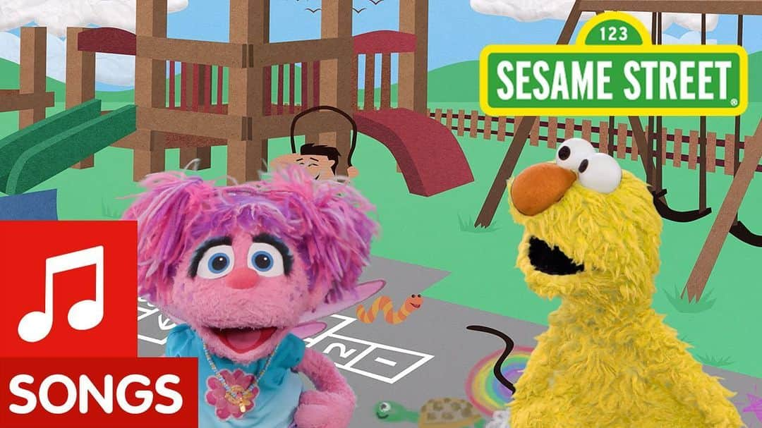 セサミストリートさんのインスタグラム写真 - (セサミストリートInstagram)「In another game of I Spy, Elmo and Abby Cadabby are heading to the playground to search for the color yellow! Click the link in our bio to play along with them.」9月17日 4時36分 - sesamestreet