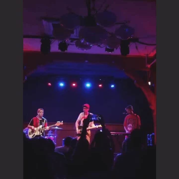 マシュー・カマのインスタグラム：「1 month ‘til we get to do this again!  Dates + ticket link in bio ❤️ @winnetkabowlingleague」