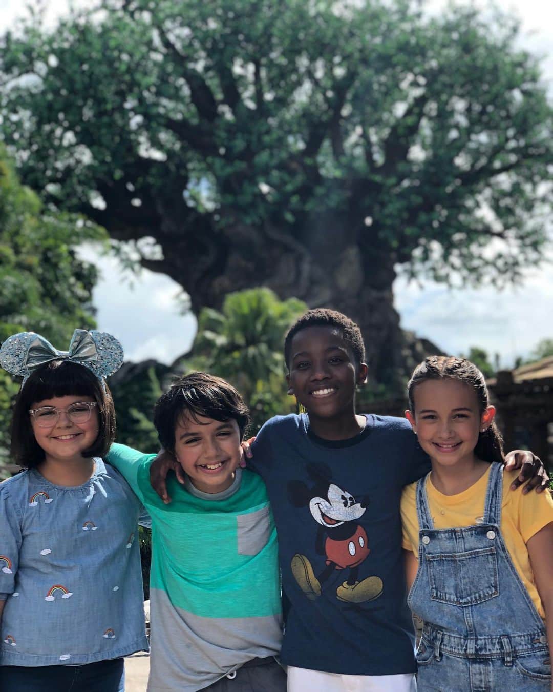 Disney Channelさんのインスタグラム写真 - (Disney ChannelInstagram)「Before and after taking on Kali River Rapids at Disney’s #AnimalKingdom Park. Swipe to see who got soaked! ➡️ #BestDayEver #JustRollWithIt #GabbyDuran」9月17日 3時37分 - disneychannel
