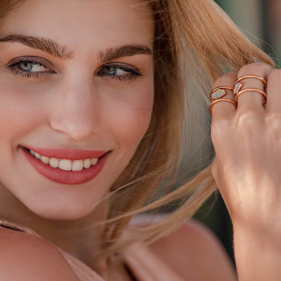 のインスタグラム：「Starting the week in the most brilliant way! ✨ Discover Mod Princess jewellery in-store and online.  Model: @valiahtz_ | Make up: @vangelisthodos | Products: @shiseido | Jewellery: #follifollie」