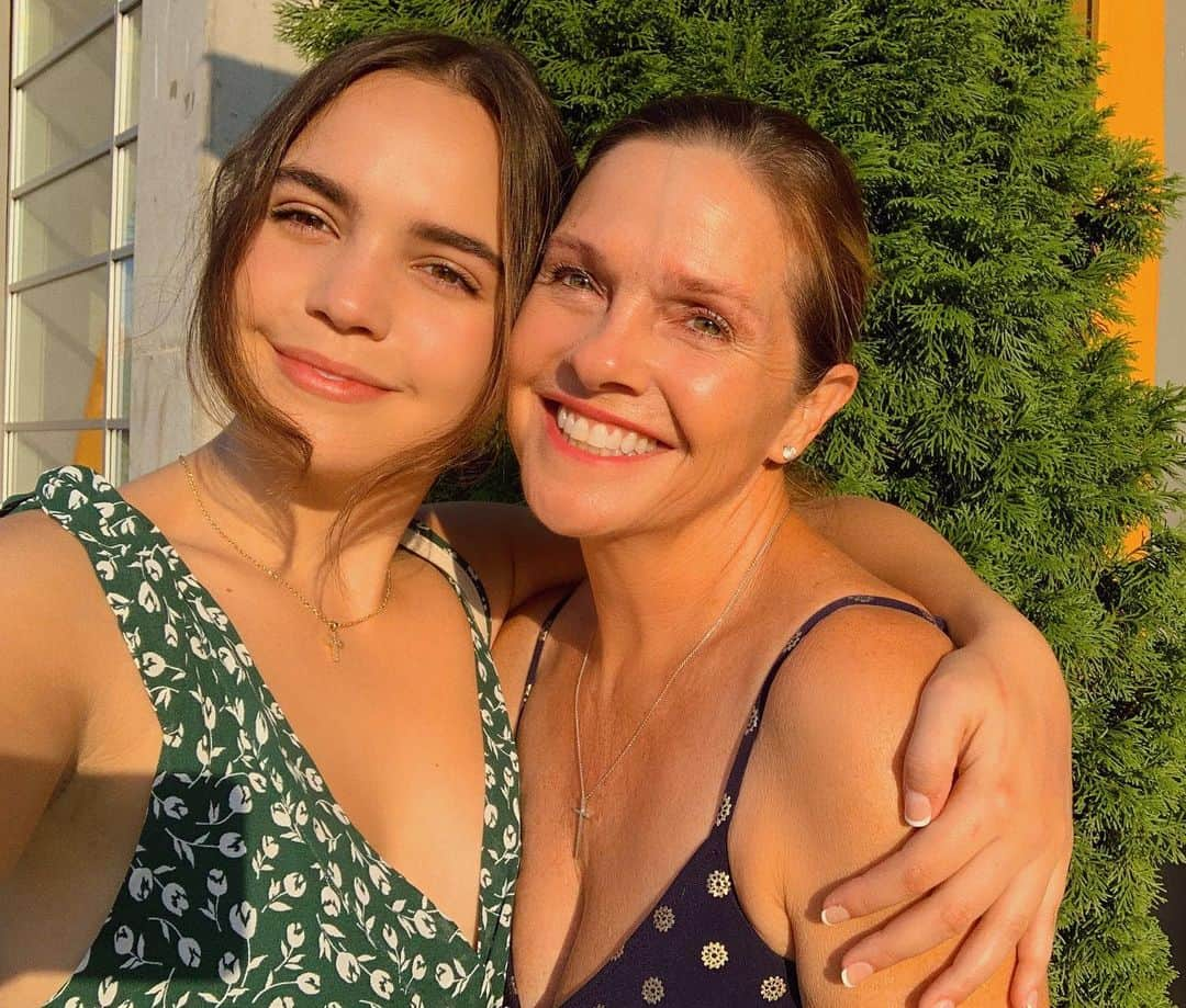 ベイリー・マディソンさんのインスタグラム写真 - (ベイリー・マディソンInstagram)「Mama and Murphy came to visit me on set in Nashville and it was everything 💕💕 I love you! @momma_madison @murphywoofmadison」9月17日 3時45分 - baileemadison