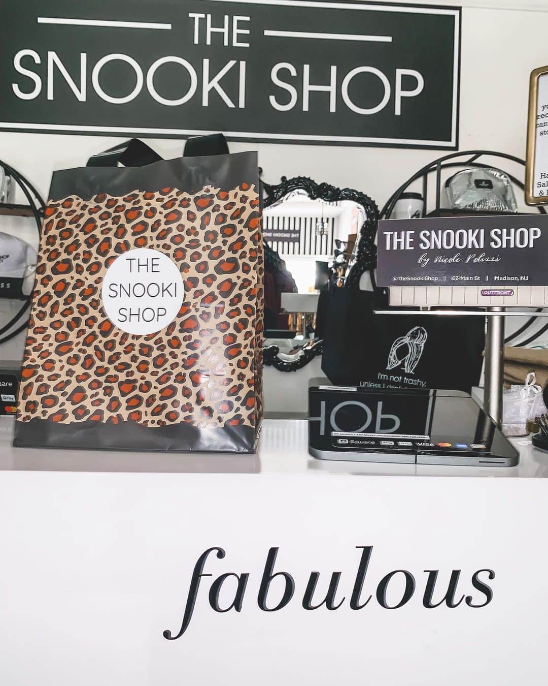ニコール・ ポリッツィのインスタグラム：「Shop with meeee this weekend! Opened Tuesday-Sunday 10am-7pm🖤 DONT FORGET MY SNOOKI BALM RESTOCK THIS JERZDAY 9/19‼️ @thesnookishop」