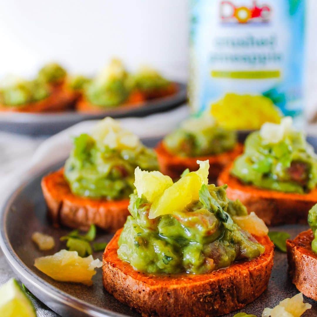 Dole Packaged Foods（ドール）さんのインスタグラム写真 - (Dole Packaged Foods（ドール）Instagram)「Bites of roasted sweet potato topped with seasoned, pineapple guacamole is just the recipe #NationalGuacamoleDay needed. Try these for an easy-to-make gluten free option at your next get together 🥑」9月17日 3時58分 - dolesunshine