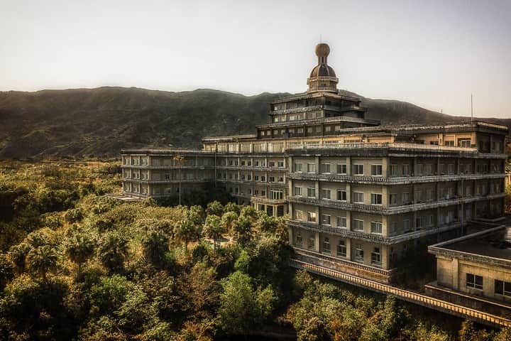 Abandoned Placesさんのインスタグラム写真 - (Abandoned PlacesInstagram)「The largest abandoned hotel in Japan」9月17日 4時00分 - itsabandoned
