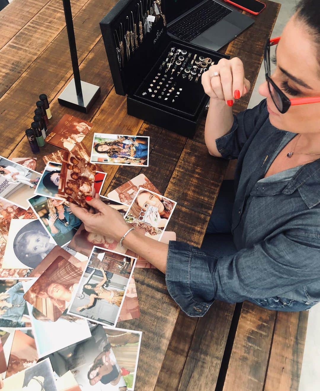 Giovanna Antonelliのインスタグラム：「Todos nós temos nossas máquinas do tempo. Algumas nos levam pra trás, são chamadas de memórias. Outras nos levam para frente, são chamadas sonhos.  Jeremy Irons」