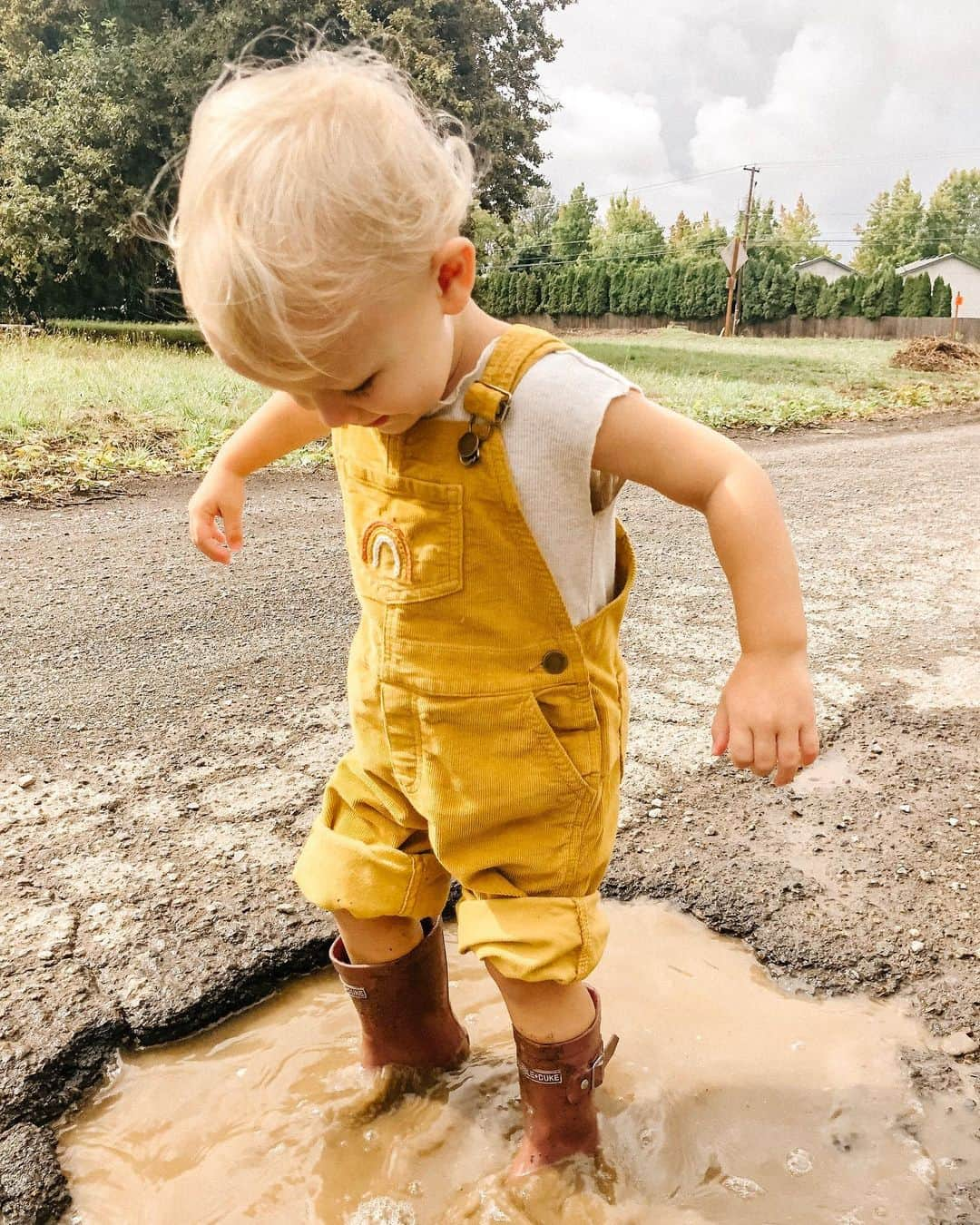 Acacia Brinleyさんのインスタグラム写真 - (Acacia BrinleyInstagram)「My Oregon puddle jumper. Look at that super hero pose in the first picture.」9月17日 4時12分 - acaciakersey