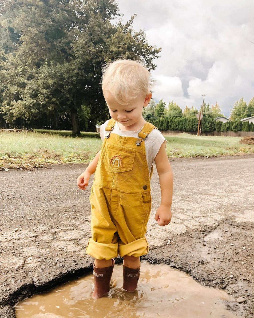 Acacia Brinleyさんのインスタグラム写真 - (Acacia BrinleyInstagram)「My Oregon puddle jumper. Look at that super hero pose in the first picture.」9月17日 4時12分 - acaciakersey