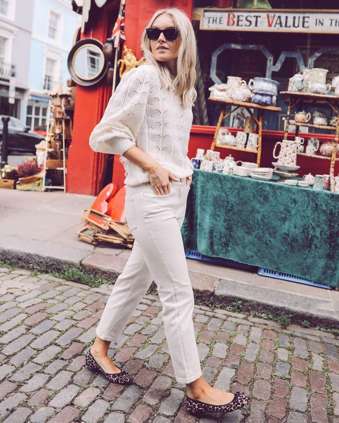 Nextさんのインスタグラム写真 - (NextInstagram)「The white-on-white look we'll be wearing all autumn long 🙌 TIP: Take the look ⬆️ a level with statement shades and pops of pattern (we’re obsessed with these leopard pumps!) Shop the look as seen on @pollyvsayer via @sheerluxe by tapping the image. 🔍Jumper: 470100 Jeans: 309480 Pumps: 919522. #casualfashion #womenswear #womensfashion #womenstyle #blogger #fblogger #workwear #newweek #whiteonwhite #trend #nextwomen #nextfashion #outfit #outfitinspo #sheerluxe」9月17日 4時17分 - nextofficial