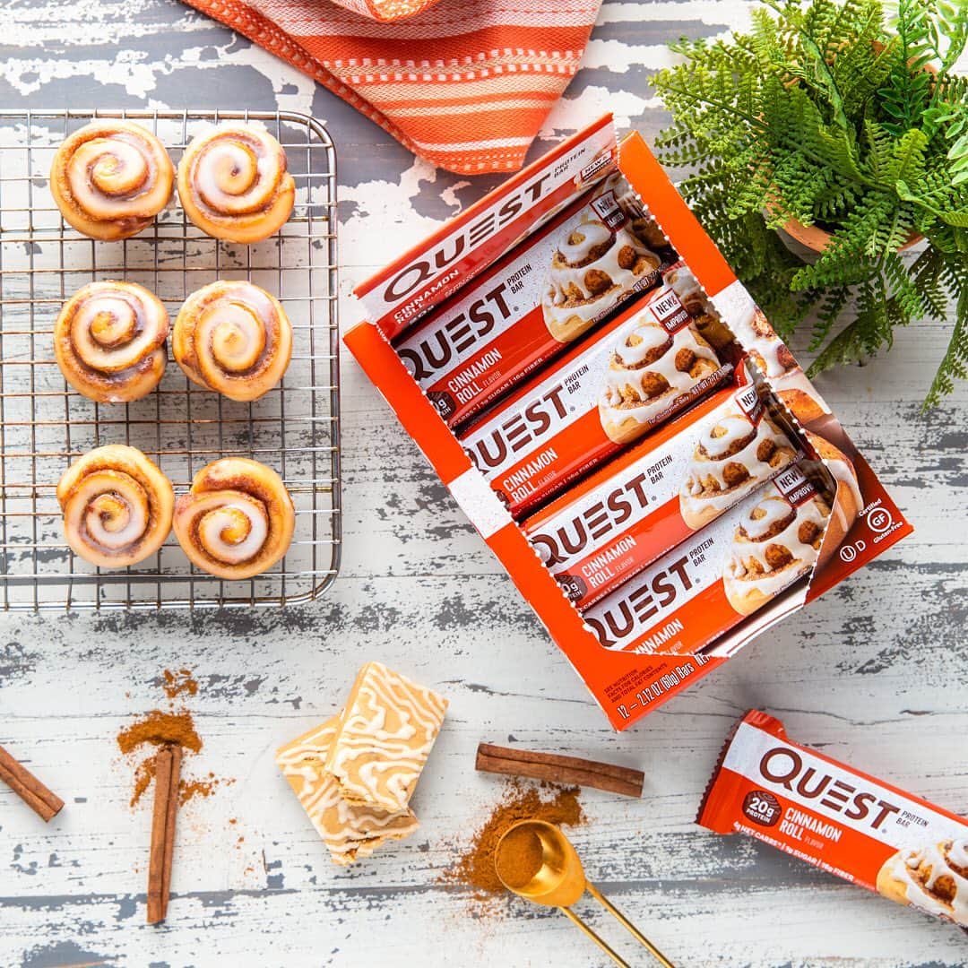 questnutritionさんのインスタグラム写真 - (questnutritionInstagram)「🤩 WE’VE RESTOCKED! 🤩 After being sold out for weeks, the new & improved Cinnamon Roll Quest Bar is back on QuestNutrition.com. Get yours now while supplies last! 🙌 #OnaQuest」9月17日 4時25分 - questnutrition