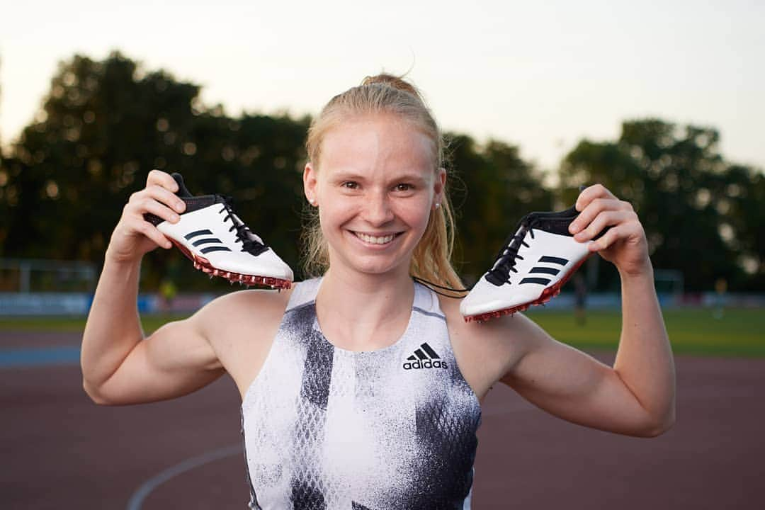 Jessica-Bianca WESSOLLYのインスタグラム：「Yes! Ich bin offiziell für die Weltmeisterschaften in Doha über 200m nominiert! 😍💪 @iaafdoha2019 . . . 📸 @sportfoto.pro . . . #roadtodoha #doha #qatar #worldchampionships #trackandfield #sprint #200m #teamgermany #🇩🇪 #dlv #mtgmannheim #adidas #AdiJess #heretocreate」