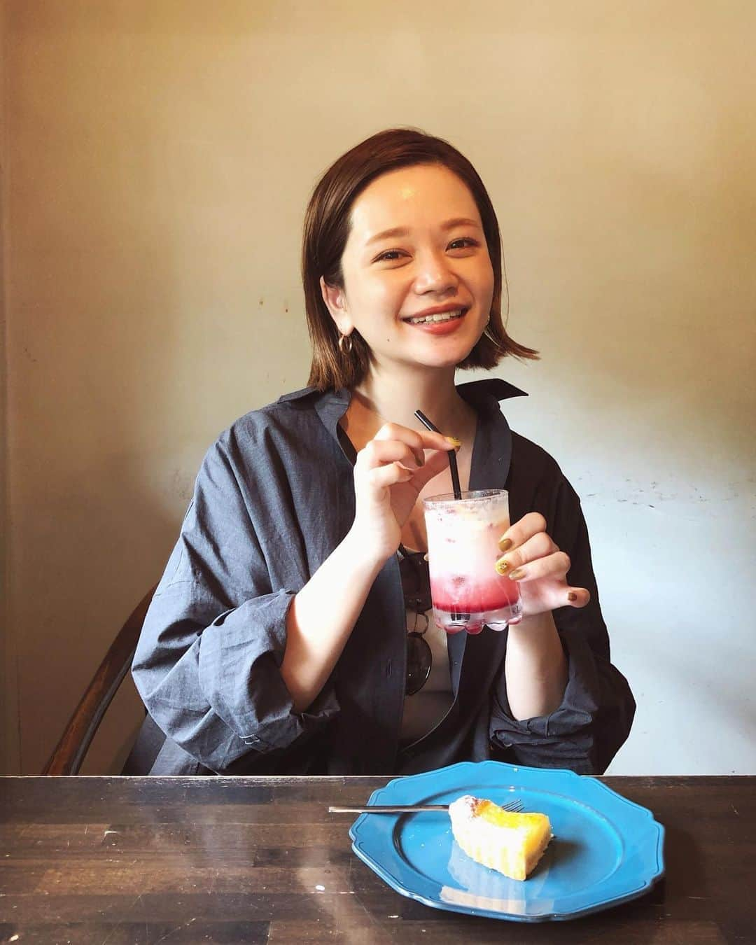 高山直子さんのインスタグラム写真 - (高山直子Instagram)「先日日帰りで愛知県へ🚅❤️﻿ 女子旅プレスさんの撮影で色々巡ってきました🤤﻿ ﻿ 朝イチでモーニング🍞﻿ 名古屋といえばモーニングだよねー！って、、！！﻿ 想像を超える美味しさでスタートから感激😍﻿ ﻿ その後は知る人ぞ知る愛知飯？！あんかけパスタ🍝を！びっくりうまし😳﻿ ﻿ 最後は公園の中に佇むおしゃれカフェでクリームソーダ🍨﻿ ﻿ 帰りにデパ地下で味噌カツと手羽先買って帰宅〜っていう満腹満足コースでした🤗﻿ 楽しかったー！美味しかったー！﻿ 愛知県うみゃ〜😋﻿ ﻿ ﻿ #女子旅#大人旅#日帰り#旅行#愛知県﻿ #愛知#グルメ#モーニング#あんかけパスタ﻿ #travel#🚄#🤳#👭#🍞#🍝」9月16日 19時39分 - nao_70koro