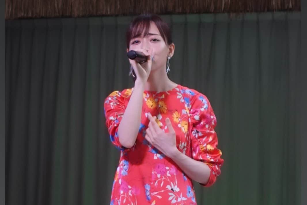 長谷川萌美さんのインスタグラム写真 - (長谷川萌美Instagram)「. . 【Spa Resort Hawaiians】福島🎤🌺 . お越し下さった方、応援してくださった方もありがとうございました！！✨ . プールに入ることはなかったのですが、ライブを2回させていただきとても！楽しかったです❣️ . .  #スパリゾートハワイアンズ #sparesorthawaiians #japan #fukushima #iwaki #pool #live #bittersweet #ビタスイ #長谷川萌美 #福島 #いわき #スパリゾートハワイアンズ #プール #ライブ #ステージ #遠いところへ行くのでしょう #ラブストーリーは始まらない #遠ラブ #写真たくさん #スワイプしてね」9月16日 19時40分 - moemi_hasegawa