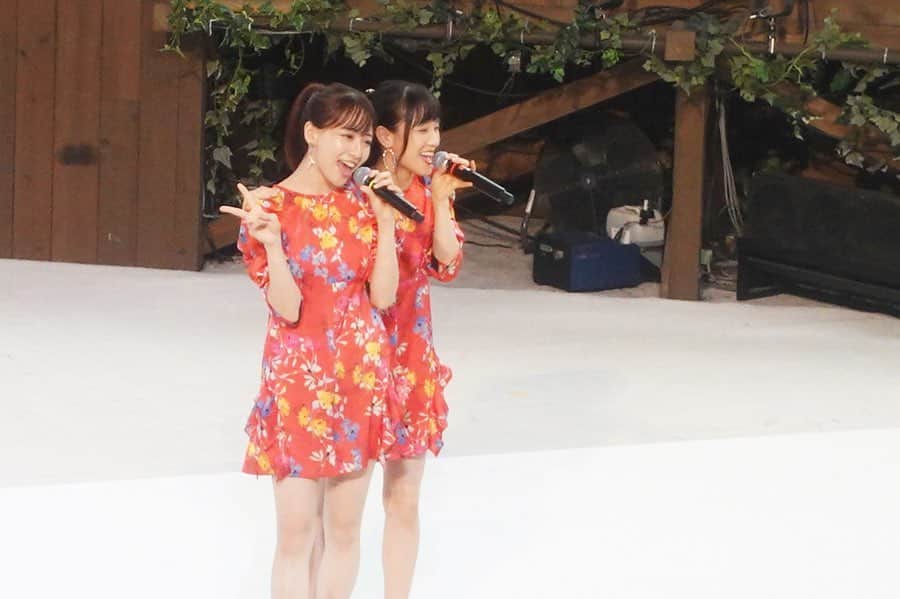 長谷川萌美さんのインスタグラム写真 - (長谷川萌美Instagram)「. . 【Spa Resort Hawaiians】福島🎤🌺 . お越し下さった方、応援してくださった方もありがとうございました！！✨ . プールに入ることはなかったのですが、ライブを2回させていただきとても！楽しかったです❣️ . .  #スパリゾートハワイアンズ #sparesorthawaiians #japan #fukushima #iwaki #pool #live #bittersweet #ビタスイ #長谷川萌美 #福島 #いわき #スパリゾートハワイアンズ #プール #ライブ #ステージ #遠いところへ行くのでしょう #ラブストーリーは始まらない #遠ラブ #写真たくさん #スワイプしてね」9月16日 19時40分 - moemi_hasegawa