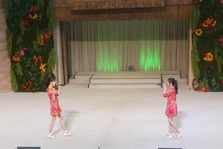 長谷川萌美さんのインスタグラム写真 - (長谷川萌美Instagram)「. . 【Spa Resort Hawaiians】福島🎤🌺 . お越し下さった方、応援してくださった方もありがとうございました！！✨ . プールに入ることはなかったのですが、ライブを2回させていただきとても！楽しかったです❣️ . .  #スパリゾートハワイアンズ #sparesorthawaiians #japan #fukushima #iwaki #pool #live #bittersweet #ビタスイ #長谷川萌美 #福島 #いわき #スパリゾートハワイアンズ #プール #ライブ #ステージ #遠いところへ行くのでしょう #ラブストーリーは始まらない #遠ラブ #写真たくさん #スワイプしてね」9月16日 19時40分 - moemi_hasegawa