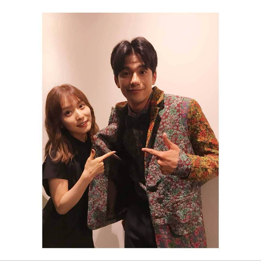 のインスタグラム：「本日映画 #蜜蜂と遠雷  #完成披露試写会  でした。お越しいただいた 皆様、本当ありがとうございます。 今頃作品に没頭しているのでしょう。 是非、最後まで楽しんでくださいませ。 #森崎ウィン  #winmorisaki  #松岡茉優ちゃんが衣装気に入ってます #会場でホリックちらほら見えたぞ #ありがとう @henrikvibskov」