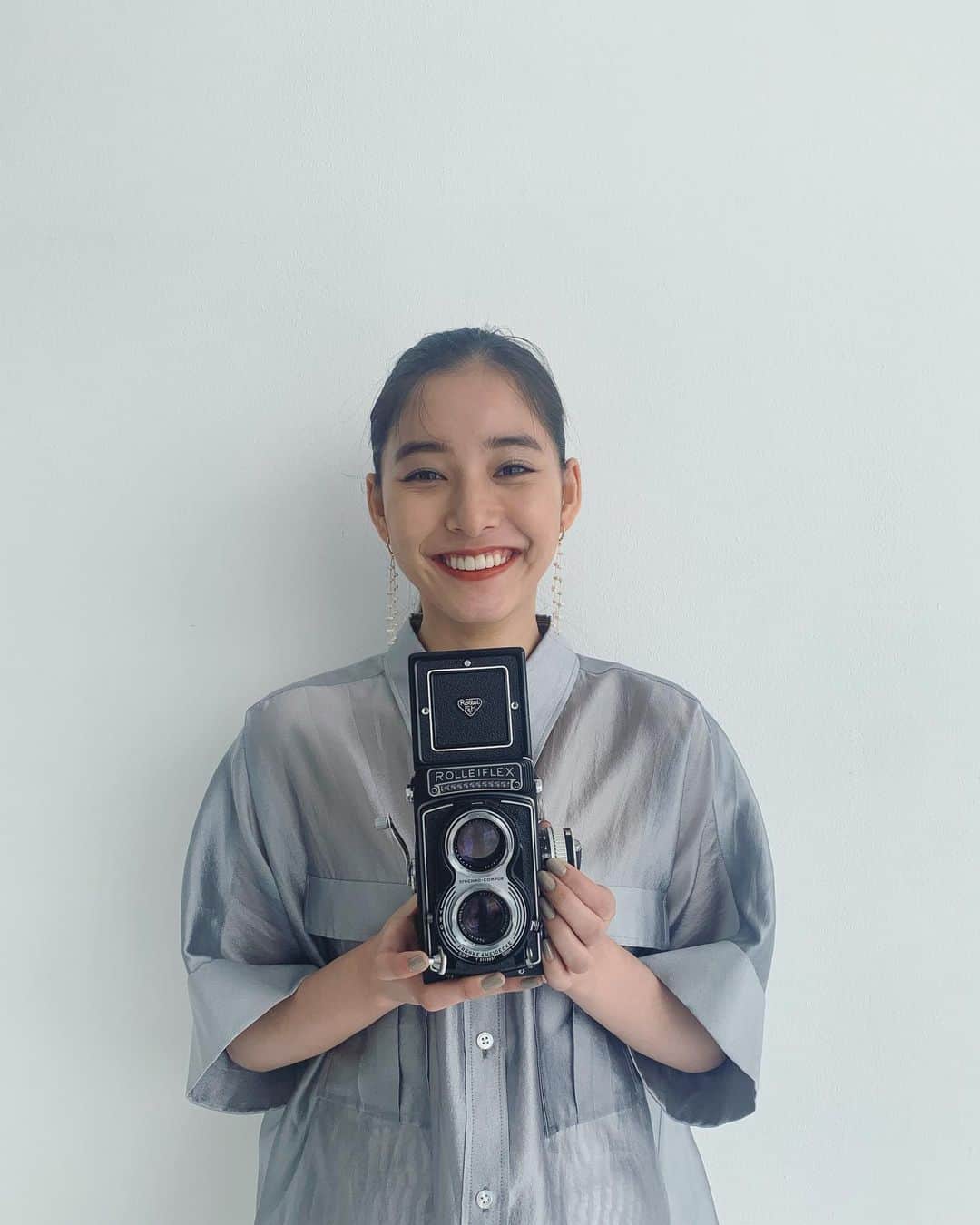 新木優子さんのインスタグラム写真 - (新木優子Instagram)「@nonno_magazine ９月号オフショット 連載の撮影でカメラマンのペーさんが持ってるカメラが面白かった😳‼︎ 見た目がなんとも、可愛い、、♡」9月16日 19時50分 - yuuuuukko_