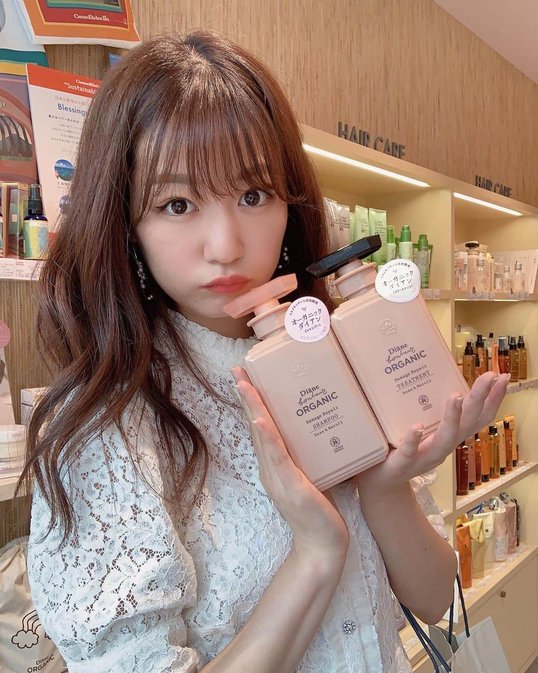 りなぴよさんのインスタグラム写真 - (りなぴよInstagram)「🚿🚿🚿 ・ 『newシャンプーをGET🧴🧡』 ・ @dianebonheur × @cosmekitchen のコラボでオーガニック認定取得のもの☺️コットンバックにミニオイルも付いてた✨✨今日から使うの楽しみ☺︎ ・ #ダイアンボヌール #ダイアンオーガニック #コスメキッチン #cosmekitchen」9月16日 19時52分 - piyo_na_ri_