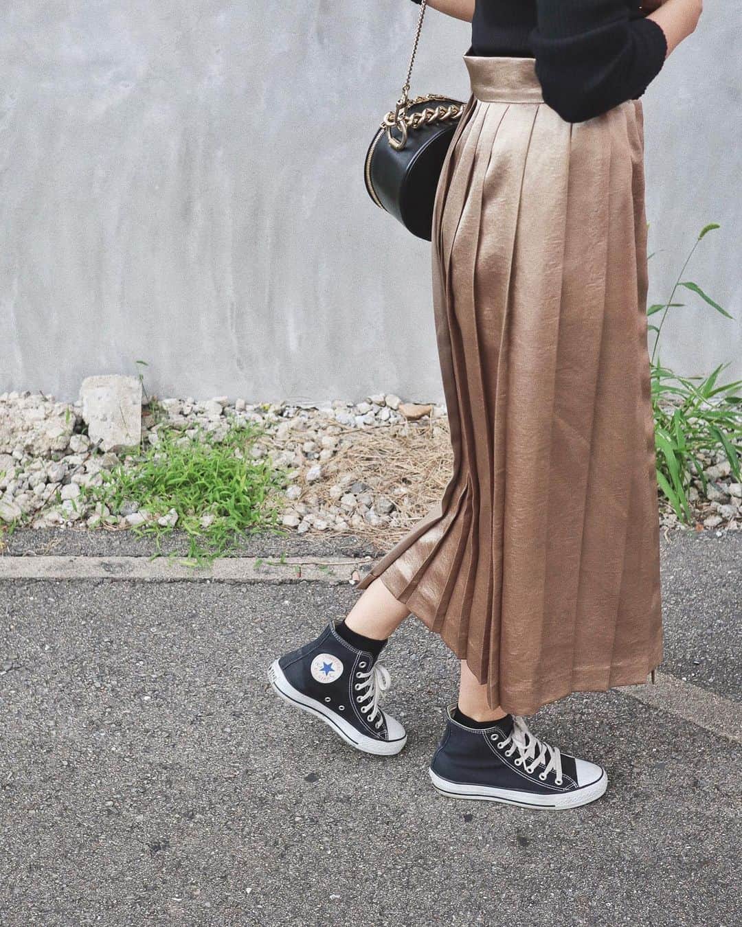miheeさんのインスタグラム写真 - (miheeInstagram)「ootd ㅤ ㅤ  最近見つけたselect shop ◟́◞̀ ㅤ LANDWARDS✨ ㅤ ㅤ 異素材の組みあわせが可愛いくて 360℃色んな着方ができて 違いを楽しめるスカート👗🥰 ㅤ @landwards_ec @audreyandjohnwad ㅤ ㅤ #ランドワーズ 🛒オンラインストアで買えますよ♥ ㅤ ㅤ  #audreyandjohnwad  #landwards  #スカートコーデ #大人カジュアル ㅤ  ㅤ」9月16日 20時02分 - __mihi__