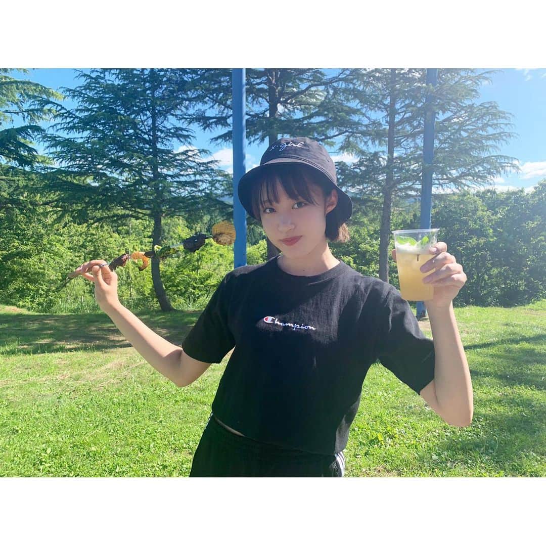 のインスタグラム：「❤︎ 夏の思い出❤️❤︎❤️ もう涼しくなったんだね🧚🏻‍♂️ 今日東京にいたんだけども、青森だけじゃなくて東京も涼しくて秋に近づいてた🍁🍠 この写真の時のBBQとっても楽しかったんだ🤤🍖 . . #bbq  #summer #王林」
