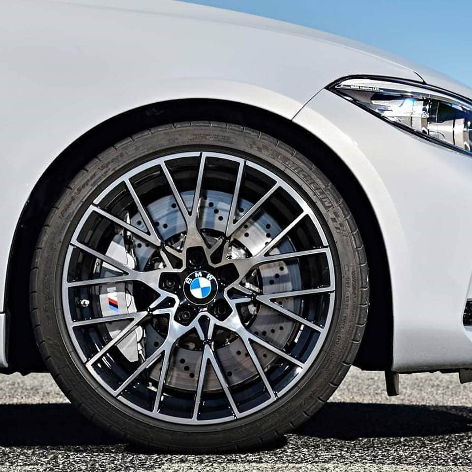 BMW Thailandさんのインスタグラム写真 - (BMW ThailandInstagram)「The BMW M2 Competition หนึ่งในสมาชิกของ WORLD OF THRILL ด้วยความแรงของเครื่องยนต์ 3.0 ลิตร BMW M Twin Power Turbo 410 แรงม้า จับคู่กับเกียร์ M Double Clutch 6 สปีด และ Drivelogic  ที่จะส่งความแรง จาก 0 – 100 กิโลเมตรต่อชั่วโมงภายใน 4.2 วินาทีเท่านั้น  พร้อมเลือกโลกในแบบของคุณวันนี้ ลุ้นบินรอบโลกกับการบินไทย มูลค่า 1 ล้านบาท ฟรีอัพเกรด BSI นานสูงสุด 10 ปี พบกันได้แล้ววันนี้ที่ผู้จำหน่ายฯ อย่างเป็นทางการใกล้บ้านท่าน  #BMWWORLDOFTHRILL #BMWTH #MMonday #M2Competition #BMWXpo2019」9月16日 19時56分 - bmwthailand