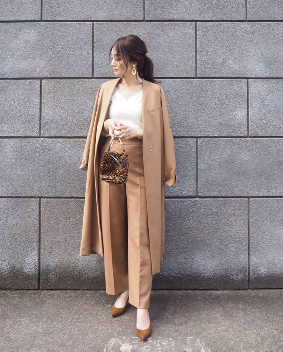 yoko178loveさんのインスタグラム写真 - (yoko178loveInstagram)「#coordinate ． ． 大好きなcamel のワントーン ．  コートは @lagunamoon_com × 小山田早織さんコラボアイテム✨ 落ち着きがありつつも華やかなキャメルカラーに、シンプルで綺麗なシルエット ． 袖をたくし上げられるスナップも付いていて、色んな着こなしが楽しめそう✨ ． ． coat  #lagunamoon  pants  @unitedarrows_official  earring  @amerivintage  shoes  @pellico_japan ． ． #ラグナムーン#ワイドパンツ #unitedarrows #maisonboinet #レオパード#pellico#ペリーコ #ワントーンコーデ #instafashion #outfitoftheday」9月16日 20時00分 - yoko178love