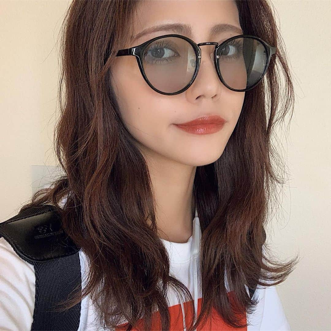 のインスタグラム：「この前のお仕事帰りショット🕶 ＊ 目の色が人より少し薄いらしく 眩しさを感じやすいみたいなので サングラスは必須😵🕶 ＊ new sunglasses... @flex_japan ＊ ＊ ＊ #サングラス」