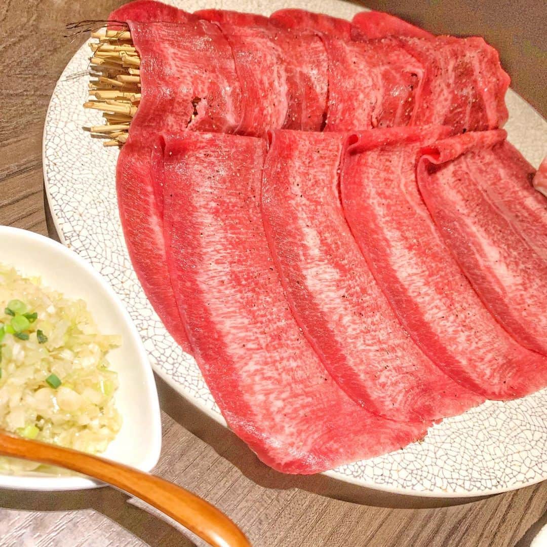 楠みゆうさんのインスタグラム写真 - (楠みゆうInstagram)「ここのタンめっちゃおいしいの🥺﻿ ﻿ #焼肉 #にたすきゅう #タン #ユッケ #浜松町 #東京グルメ﻿ ﻿ ⚠︎男の人からのコメント.dmいらないです。﻿ 送ってきた人ブロックします。」9月16日 20時05分 - miyuu_yuzuriha