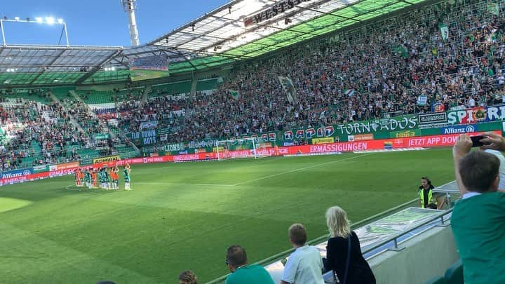 北川航也のインスタグラム：「. Danke, Jungs!! . @skrapid1899  #rapid #rapidwein」