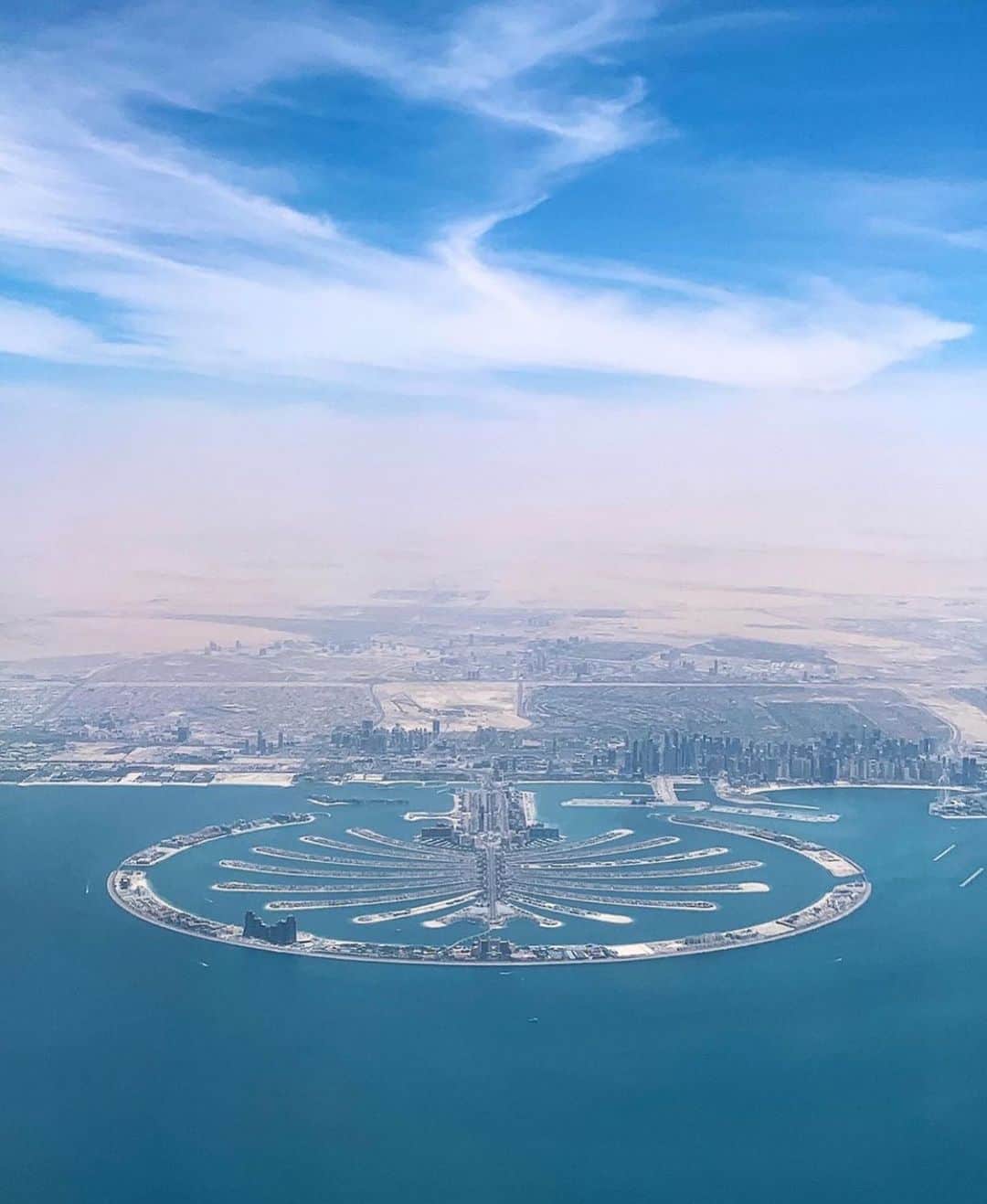 ドバイのインスタグラム：「One of World’s wonders, The Palm Jumierah #Dubai 📷:@hudabinr」