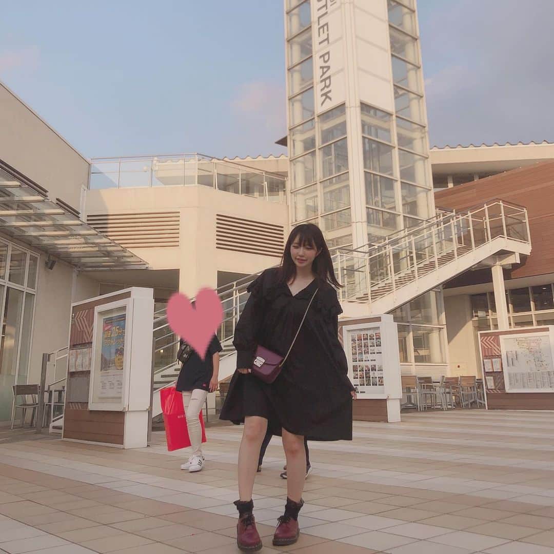のインスタグラム：「もう秋だね  #ワンピース #drmartens #マーチン #今日のコーデ」