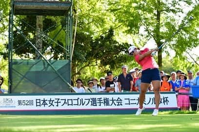 畑岡奈紗さんのインスタグラム写真 - (畑岡奈紗Instagram)「日本女子プロゴルフ選手権コニカミノルタ杯優勝することが出来ました🏆 3月の開幕戦ダイキンオーキッド以来、今シーズン2試合目の日本ツアーに出場させて頂き優勝出来たこととても嬉しく思います。 暑い中コースに足を運んで温かい応援をしてくださったギャラリーの皆様、テレビの前で応援してくださったファンの皆様、スポンサー様、サポートしてくれている全ての方々に感謝の気持ちでいっぱいです。 まだ試合は続いていきます！ 沢山勝てる選手になれるようこれからも頑張りますので、引き続き応援宜しくお願い致します！ #jlpga #major #日本女子プロゴルフ選手権大会コニカミノルタ杯  #golf #nasahataoka」9月16日 20時48分 - nasahataoka