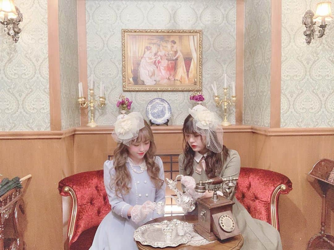 空山菜摘さんのインスタグラム写真 - (空山菜摘Instagram)「♡ 👭🌸 . @kyungsungclothes には フォトゾーンがあってレトロな小物も あるから良い感じの写真が撮れるよ😍❤️ また近々記事にてアップ予定です〜🎶 . . . . #kyungsungclothes #レトロ衣装 #경성의복 #韓国旅行 #韓国女子旅 #韓国旅行記 #女子旅 #旅行大好き #レトロコーデ #益善洞 #イクソンドン #レトロファッション #韓服レンタル #韓国カフェ巡り #ソウル旅行 #ソラtrip #タビジョ #海外旅行 #仁寺洞 #ハロウィンコスプレ #韓国メイク #韓国ファッション」9月16日 20時52分 - natsumi_sorayama