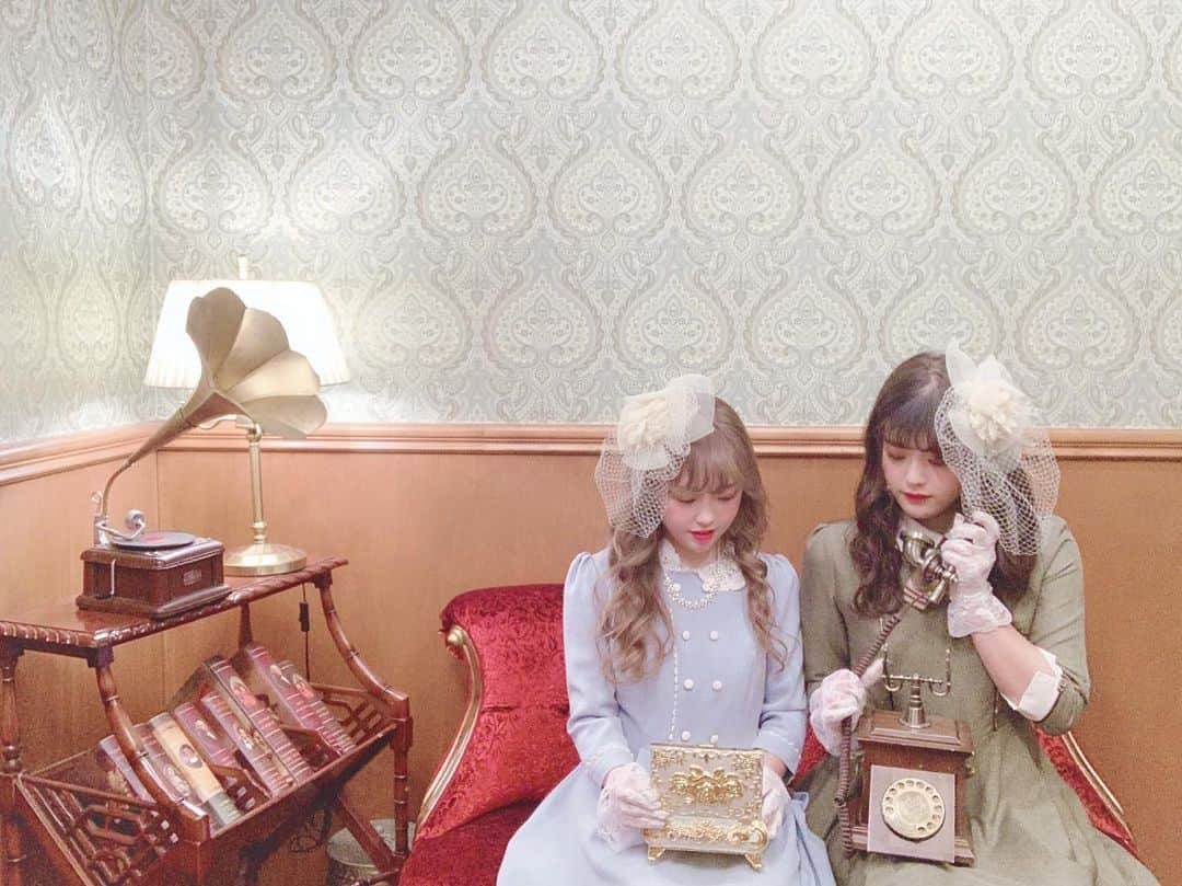 空山菜摘さんのインスタグラム写真 - (空山菜摘Instagram)「♡ 👭🌸 . @kyungsungclothes には フォトゾーンがあってレトロな小物も あるから良い感じの写真が撮れるよ😍❤️ また近々記事にてアップ予定です〜🎶 . . . . #kyungsungclothes #レトロ衣装 #경성의복 #韓国旅行 #韓国女子旅 #韓国旅行記 #女子旅 #旅行大好き #レトロコーデ #益善洞 #イクソンドン #レトロファッション #韓服レンタル #韓国カフェ巡り #ソウル旅行 #ソラtrip #タビジョ #海外旅行 #仁寺洞 #ハロウィンコスプレ #韓国メイク #韓国ファッション」9月16日 20時52分 - natsumi_sorayama