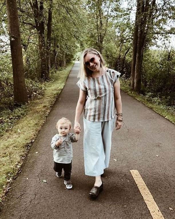 のインスタグラム：「Memories in the making. Thanks to @sallyscissors for the adorable pic! . . . #dansko #instalove #clogs #shoes #danskos #justyourfavorites #instagood #danskostyle #comfort #newshoes」