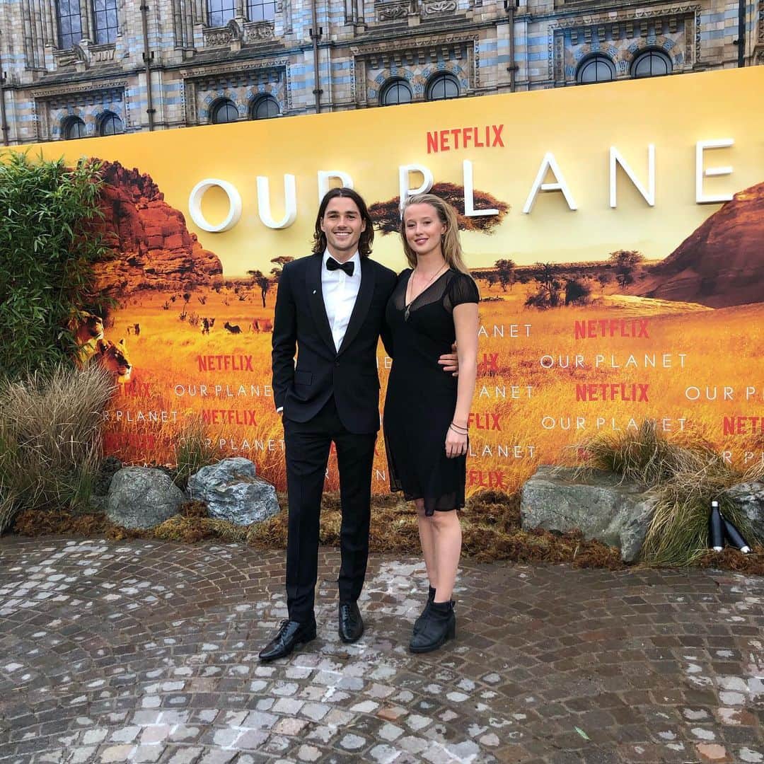 Jackson Harriesさんのインスタグラム写真 - (Jackson HarriesInstagram)「Congratulation to the @ourplanet team for winning an Emmy for best documentary series last night!! It was a dream come true to be spend time in Kenya with the crew last year. So much hard work and dedication goes into making a show like this. - Much deserved! 🎉」9月16日 21時05分 - jackharries