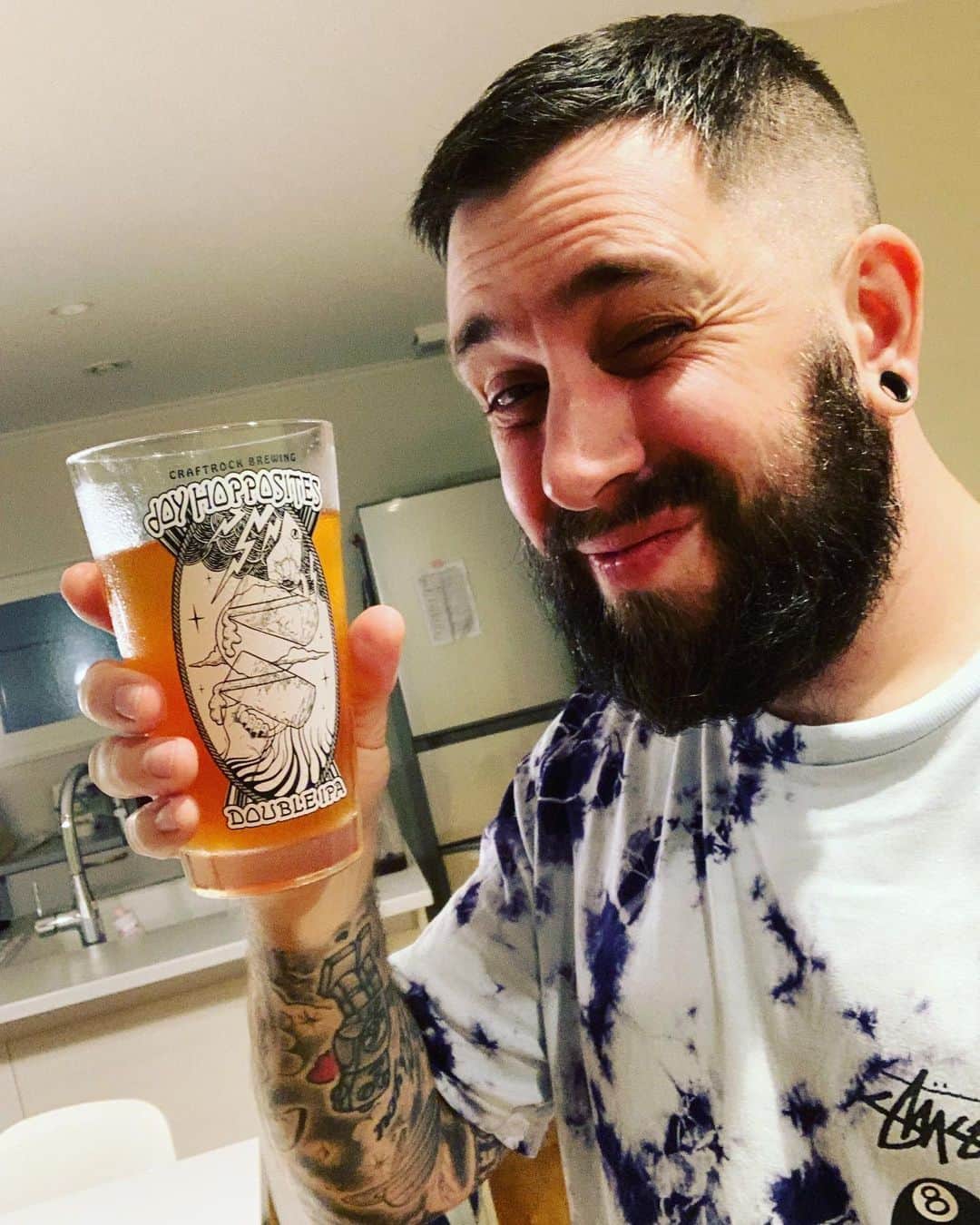 Adamのインスタグラム：「今日は @craftrock_brewing のイベントLittle Young Beers最高に最高だった！しかもJoy Hoppositesお持ち帰りしちゃって、家で飲んでるという最高の晩酌！笑🍺🍺🍺🍺🍺 #joyopposites #joyhopposites #craftrock #craftbeer #beer #dipa #local #imperialipa #ipa」