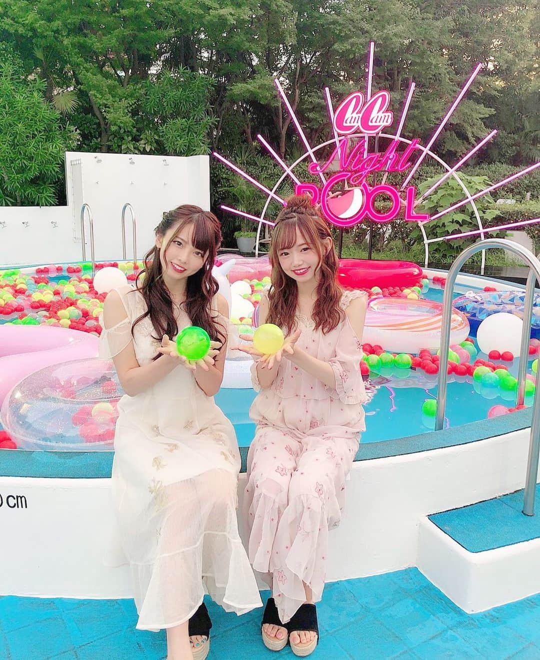 のインスタグラム：「Cancam LIVE ありがとうございました！！ 映えに挑戦しましたが やっぱナイトプールはおしゃれで映える。  #ナイトプール  #映え」