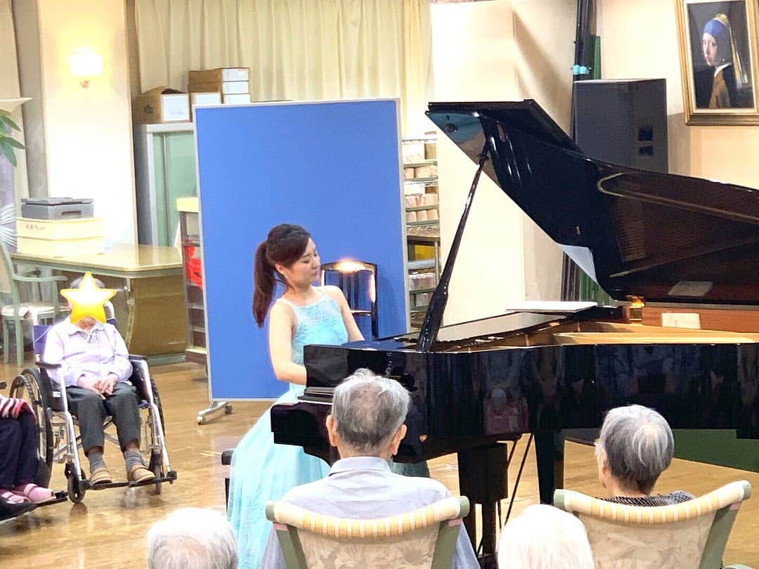 森本麻衣さんのインスタグラム写真 - (森本麻衣Instagram)「👨‍🦳敬老の日コンサート👩‍🦳🎵 . 都内の施設にて、敬老の日コンサートをさせて頂きました❣️ . 音楽をお好きな方が多く、 真剣に聴いて下さいました🥰 本当にありがとうございました✨ . . . . #maimorimoto#piano#pianist#elderly#thanks#day#tokyo#japan#concert#🎹 #森本麻衣#ピアノ#ピアニスト#敬老の日#コンサート#ピアノコンサート#東京#ドレス#🎵#dress#👗#感謝」9月16日 21時15分 - _maipiano_