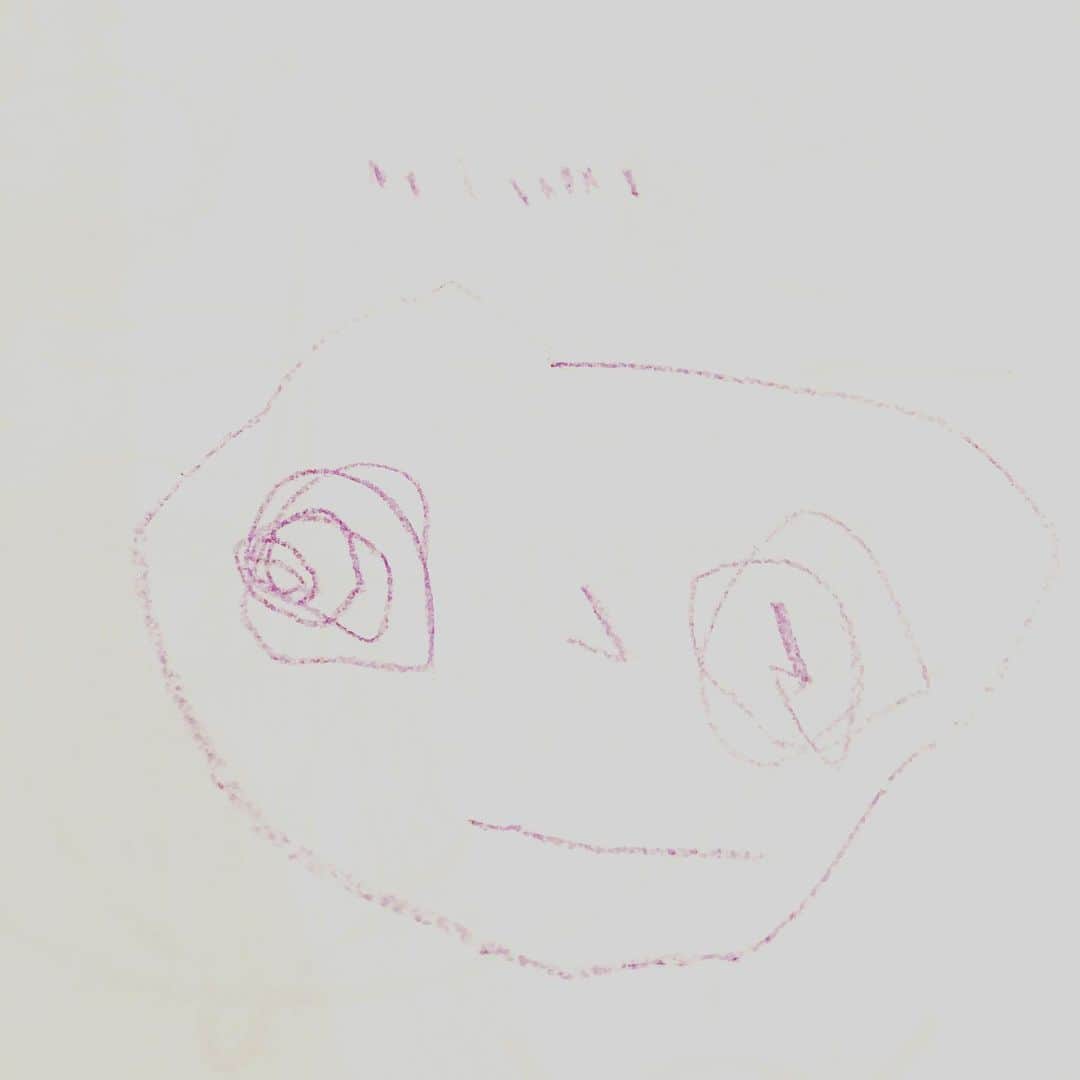 廣瀬規子のインスタグラム：「初めてマミィを描いてくれました😭🙈😭💓 * #親バカすみません #初めてのママの絵 #やっぱり髪はショートが良いって事 ？ #ありがとう #とっても嬉しい #ありがとうありがとうありがとう」