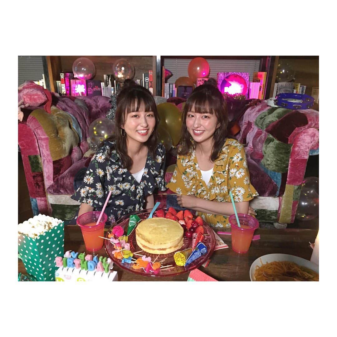 りかりこさんのインスタグラム写真 - (りかりこInstagram)「『君は音楽』7万回再生突破🎉🎉🎉 ありがとうございます！！ という訳で、オフショット公開💓 誕生日パーティーのシーンです！ ２人でケーキ飾りつけして楽しかったな🎂 MVは、りかりこのYouTubeで公開中です！ 是非チェックしてください💕 #リカリコグラム #りかりこ #mv #YouTube #twins #双子 #君は音楽 #ここだけの話  #オフショット残り少なくなってきた」9月16日 21時22分 - rikariko_official
