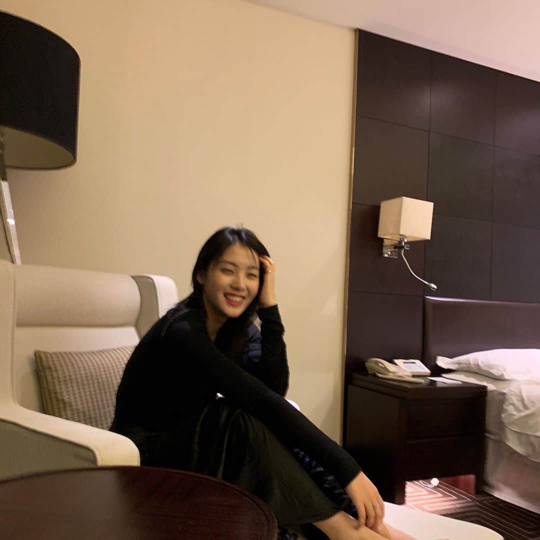 Weki Mekiのインスタグラム：「호캉스⛲️❤️ #위키미키 #WekiMeki #루시 #Lucy #🌙」