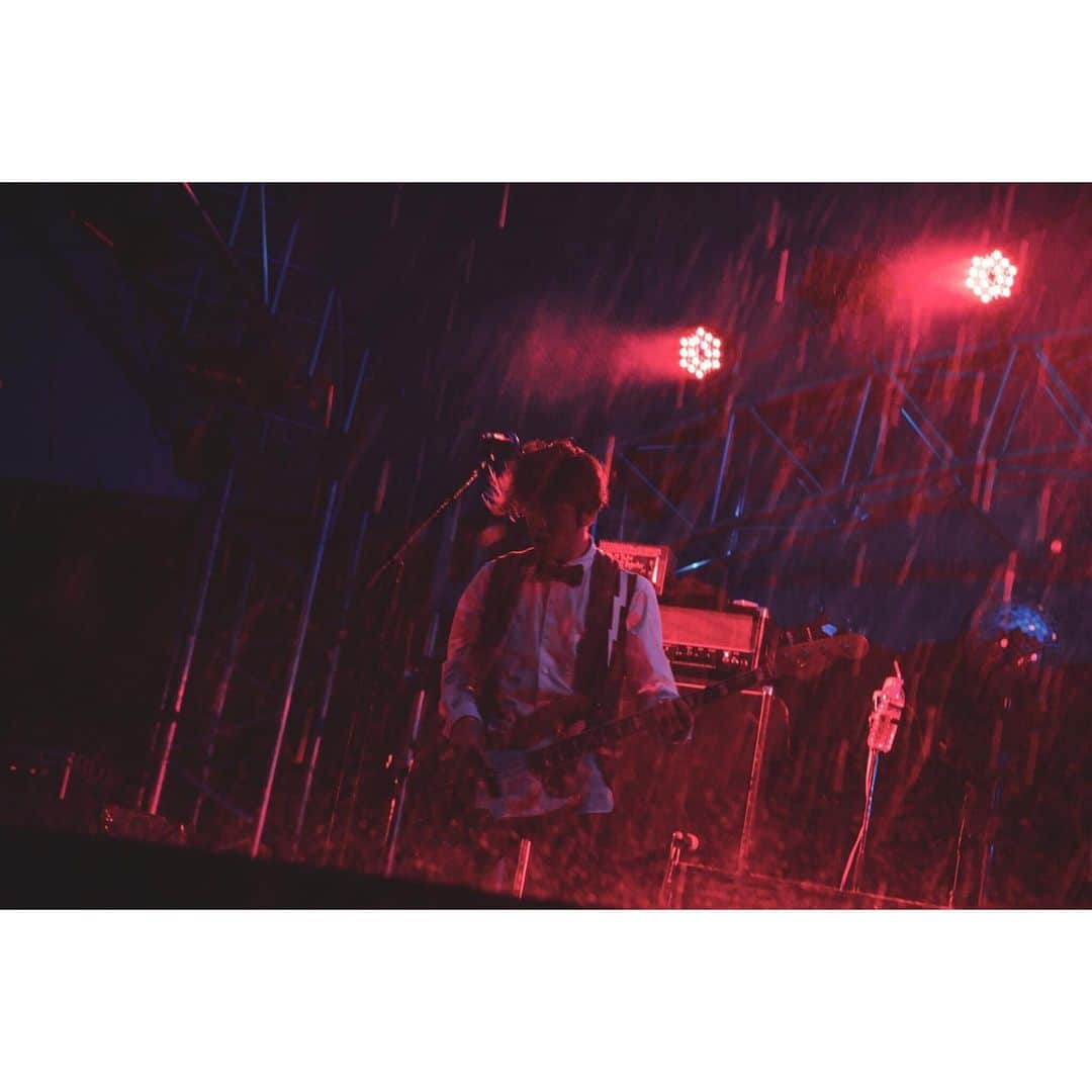 長島涼平さんのインスタグラム写真 - (長島涼平Instagram)「BAYCAMP 2019ありがとう！！ 雨凄かったね！けど、深夜まで残ってくれてた皆のやる気のほうが凄かった！  今年の夏フェスの締めがこんな過酷だと思わなかったけど、その分最高の夏の思い出ができました！皆さんありがとう！  最後出てきてくれたキュウソのセイヤもありがとう！  今言っても遅いと思うんだけど、みんな風邪ひかないように！！ #BAYCAMP #thetelephones #キュウソネコカミ  photo by @nekoze_photo」9月16日 21時44分 - ryoheeey