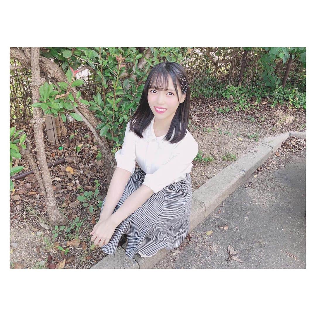 岩田陽菜さんのインスタグラム写真 - (岩田陽菜Instagram)「#STU48 の3rdシングル「大好きな人」の個別握手会全日程終了しました🙇‍♀️💕﻿ ﻿ たくさんの人に出会えて、お話できてこんなにも幸せだと思えることはなかったです☺️💖﻿ ﻿ 初めて来てくれた方も、何度も来てくれてる方も、また会えることを楽しみにしてます🥺🤲💕💕﻿ ﻿ ﻿ #握手会 #私服 #tittyandco #ブラウス #Flower #ギンガムチェック #スカート #monotone #モノトーン #モノトーンコーデ #accessory #ヘアピン #シルバーアクセサリー #necklace #ヘアアレンジ #ストレート #清楚」9月16日 21時54分 - hina_naso_stu48