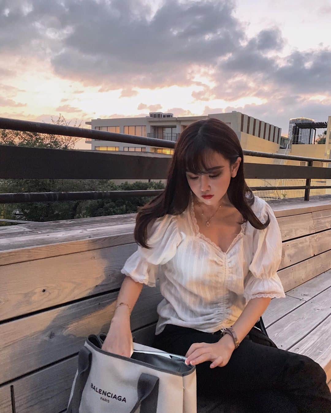 のインスタグラム：「がさごそ💬最近の気温がちょうど良い 오랜만에 일본에서 가을 보내기🍂🍁 _ _ _ #東京カフェ #代官山 #代官山カフェ #中目黒 #中目黒カフェ #カフェ巡り #カフェ活 #tokyocafe #도쿄카페 #카페스타그램 #カフェスタグラム#michikafoodjp #カフェさんぽ #cafe #데일리그램 #도쿄일상 #tokyo #東京 #いいね返し #l4l #tokyolife #japan #daikanyama #daikanyamacafe #다이칸야마카페 #도쿄여행 #일본여행 #tokyofood #tokyofoodie #いいね返し #韓国好きな人と繋がりたい」