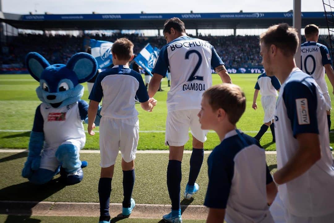 クリスチャン・ガンボアのインスタグラム：「Primer partido en casa 💙💙 Heimspiel im Vonovia-Ruhrstadion 💙💙 #annecastroper」